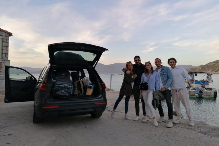 Private VTC transfer with 5 passengers and luggage to the port of Belvedere-Campomoro from Ajaccio airport