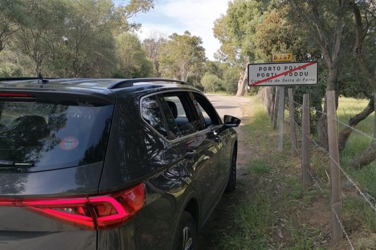 Vehículo VTC privado con salida de Porto Pollo para traslado al aeropuerto de Ajaccio