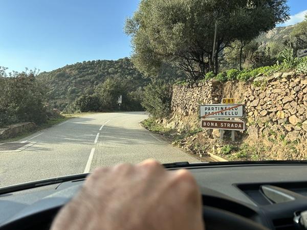 Traslado privado VTC del aeropuerto de Ajaccio a Partinello - Señal de salida del pueblo de Partinello en Córcega