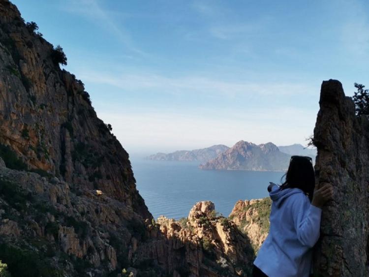 Vue sur la baie de Porto (Ota), depuis les calanques de Piana lors d'une excursion privée VTC au départ d'Ajaccio