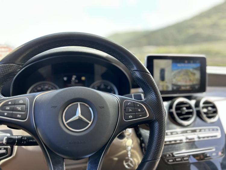 intérieur de la berline Mercedes d'un VTC à Bastia