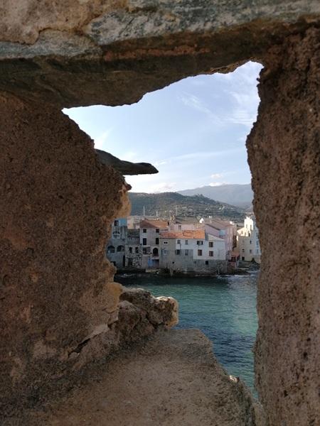 Vue sur Saint Florent en Corse au cours d'une excursion privé VTC depuis Calvi