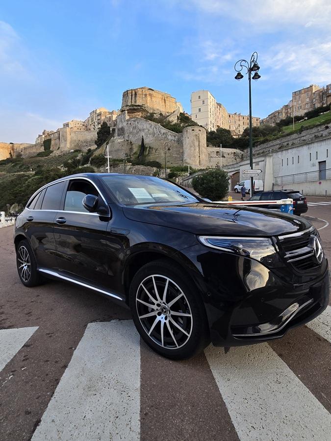 Berline Mercedes au port de Bonifacio pour un transfert privé VTC vers Figari Sud Corse
