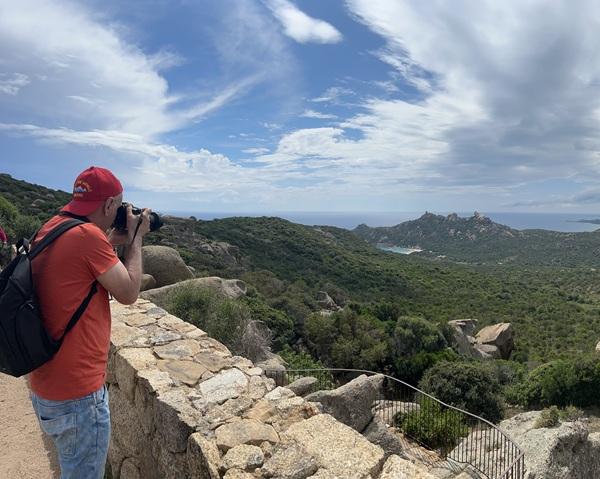 Vue sur la baie au lion de Roccapina lors d'un transfert privé VTC de Figari à Murtoli