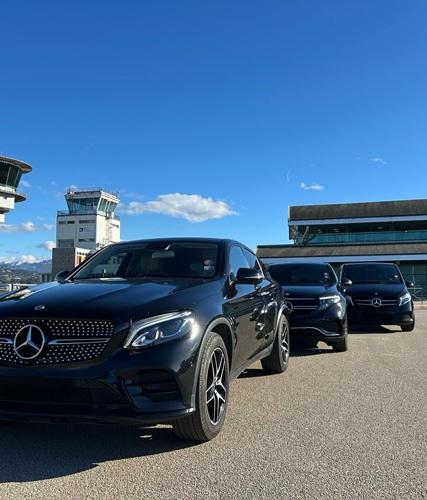 flotte de VTC Mercedes-Benz à Ajaccio pour un trajet de groupes vers Porto (Ota)