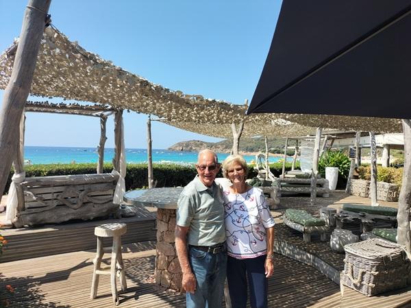 clients VIp au restaurant de la baie d'Arone lors d'un circuit privé VTC à Porto (Ota)