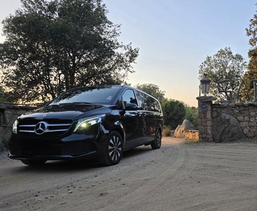 van Mercedes à la Réserve de Saparella à Coti Chiavari pour un transfert privé VTC à Porticcio
