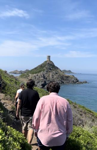 Vue sur la tour de la Parata à Ajaccio lors d'une excursion privée VTC depuis Porticcio