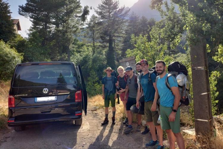 Groupes de randonneurs et véhicule van VTC privé à Vizzavona (GR20 centre) pour un transfert vers Conca (GR20 Sud Corse)